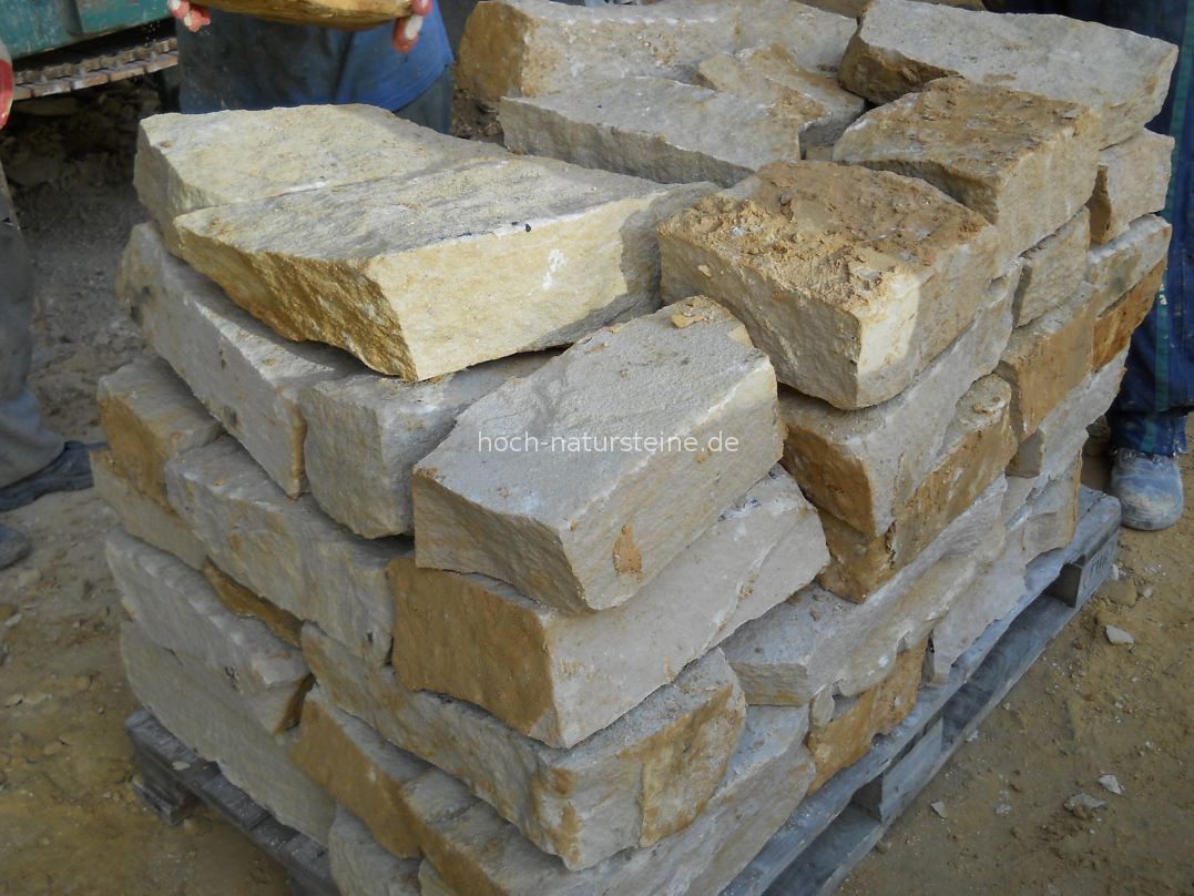 Gelbe Sandsteinbruchsteine