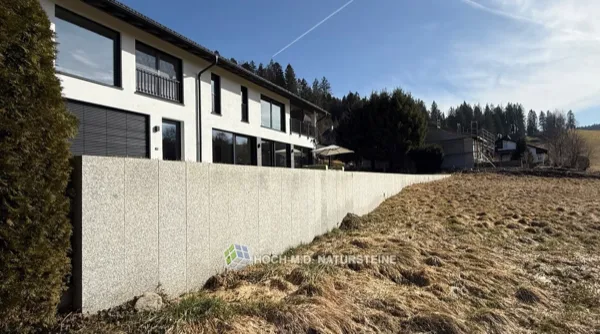 Granitpalisaden kaufen - Granitsäulen und Zaunpfosten aus Granit für Sichtschutz, Rasenkanten und Stützmauern