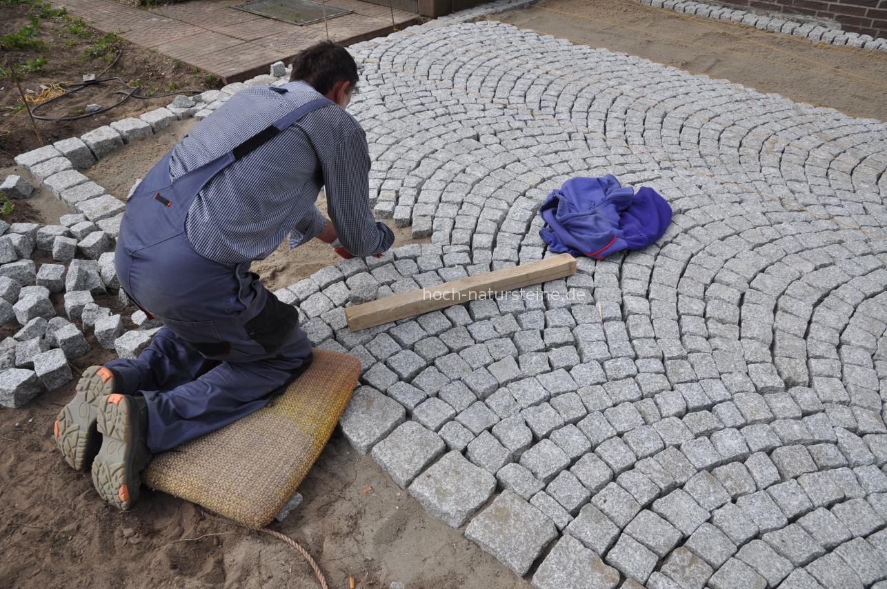 Granitpflastersteine in der Einfahrt