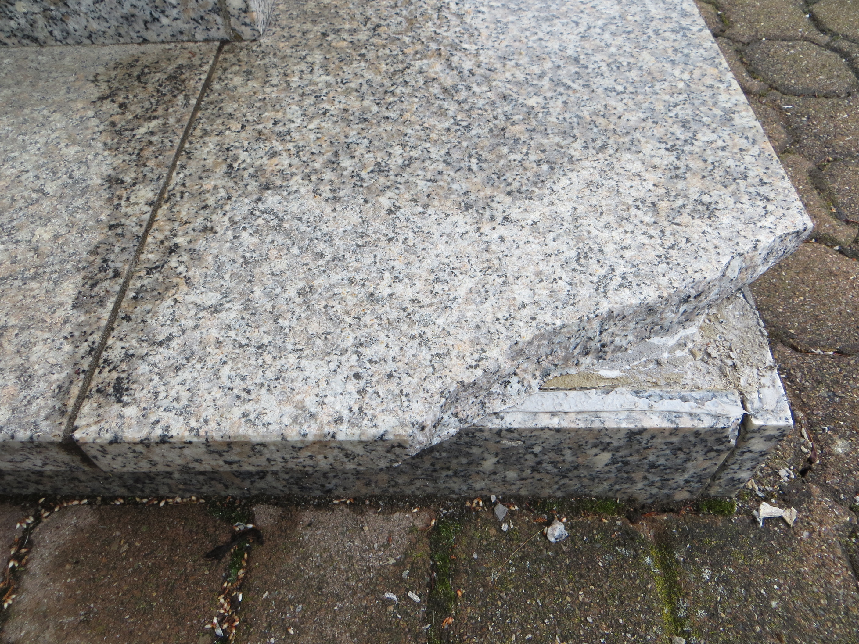 Granit minderwertiger Qualität, Granitsteine